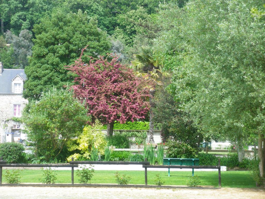 Bed and Breakfast A L'Abri Des Vents Saint-Jean-le-Thomas Exterior foto